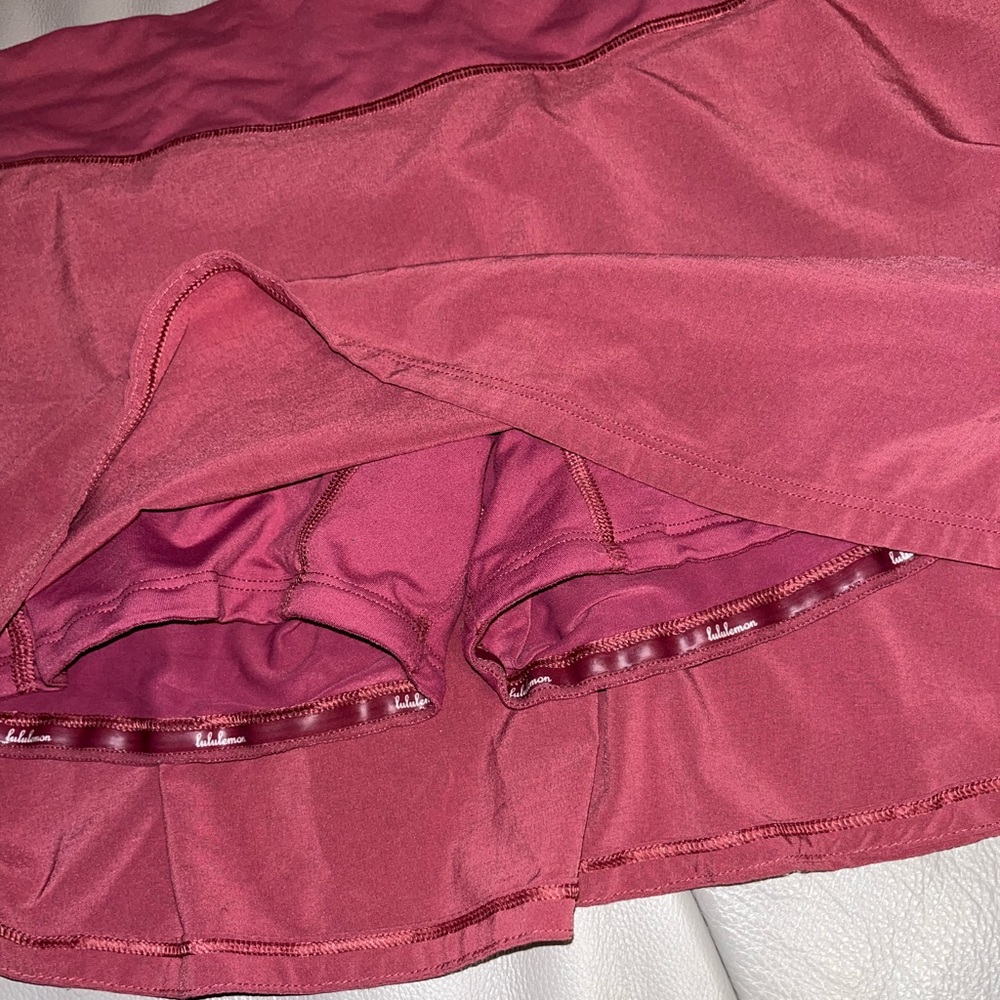 LULULEMON Play Off The Pleats Skirt SZ 10 "Misty Merlot" - Picture 7 of 13